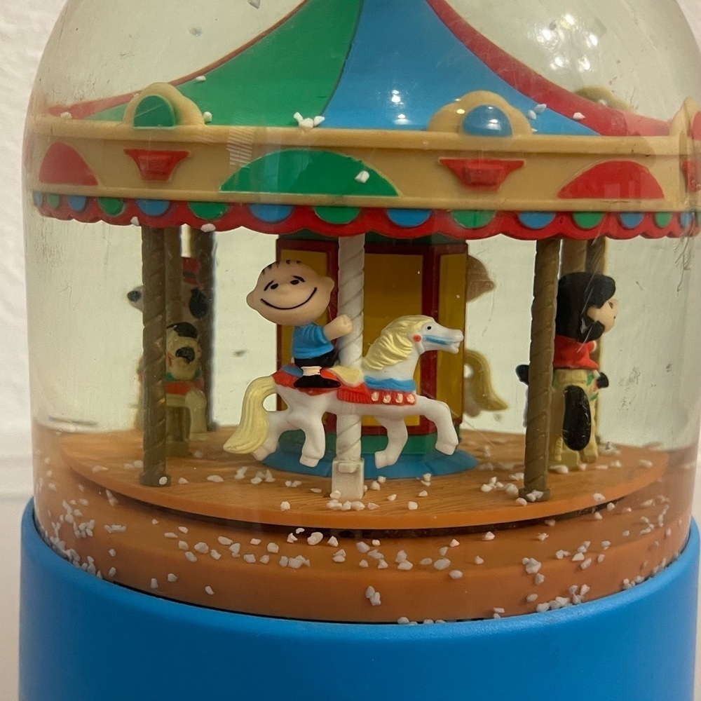 Vintage Willitts Designs Peanuts Characters Snow Globe Musical Carousel Working. - Picture 10 of 14